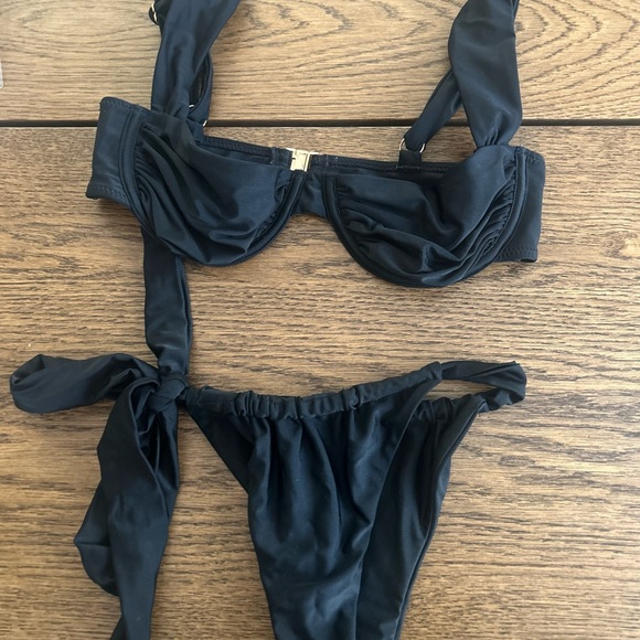 White fox boutique set , Elouera Bikini Top Black, Ocean Views Bottoms Black - Picture 3 of 5